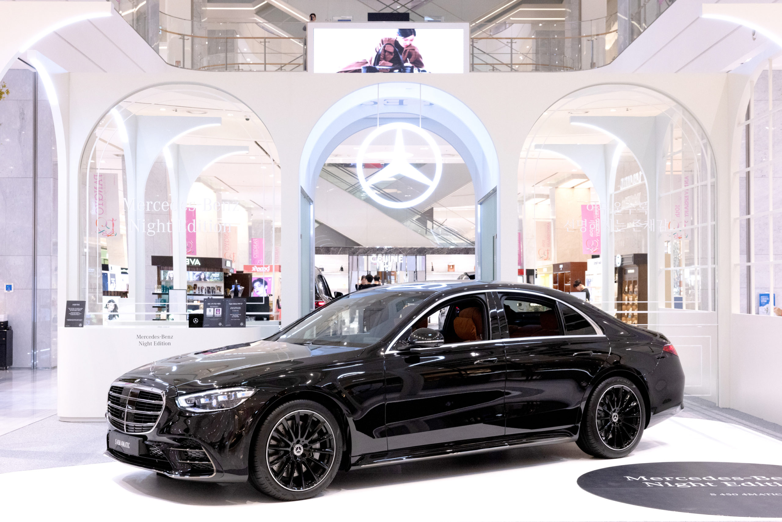 Night Edition Pop-up Mercedes Benz